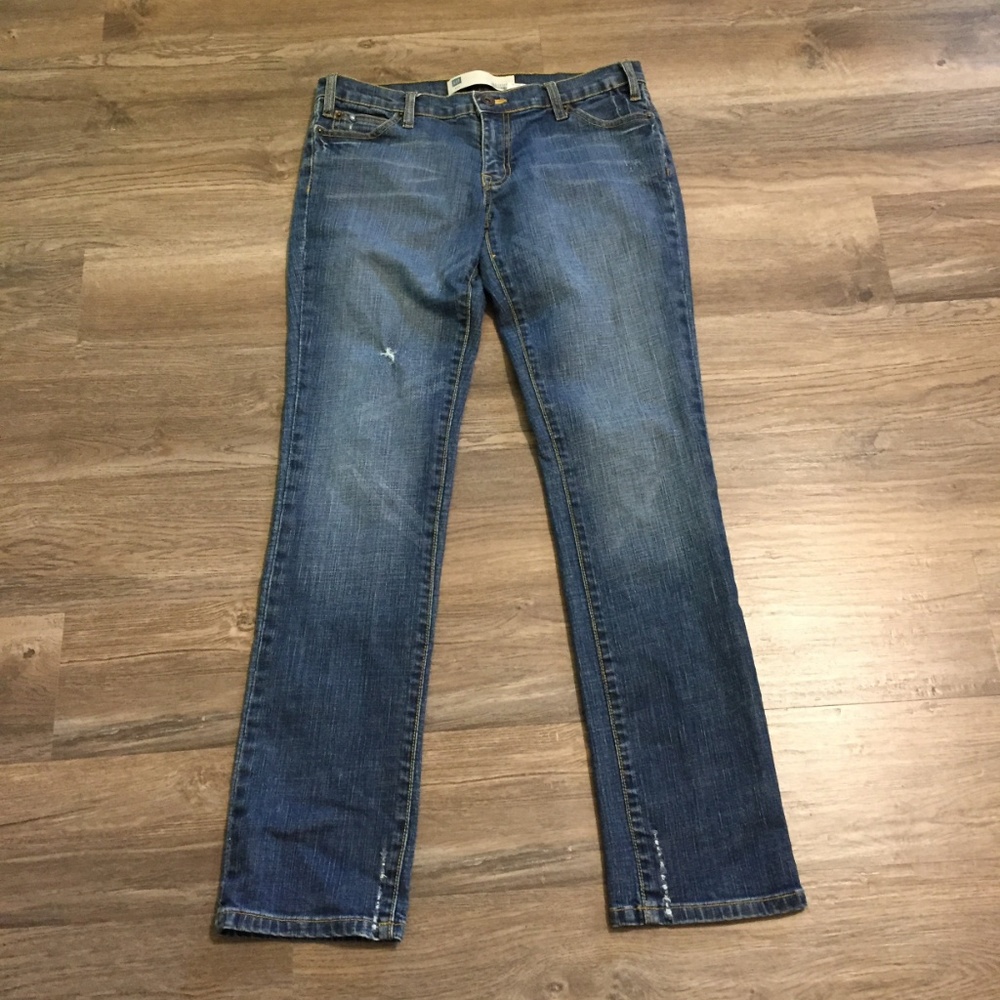 Gap distressed jeans size 6 Skinny